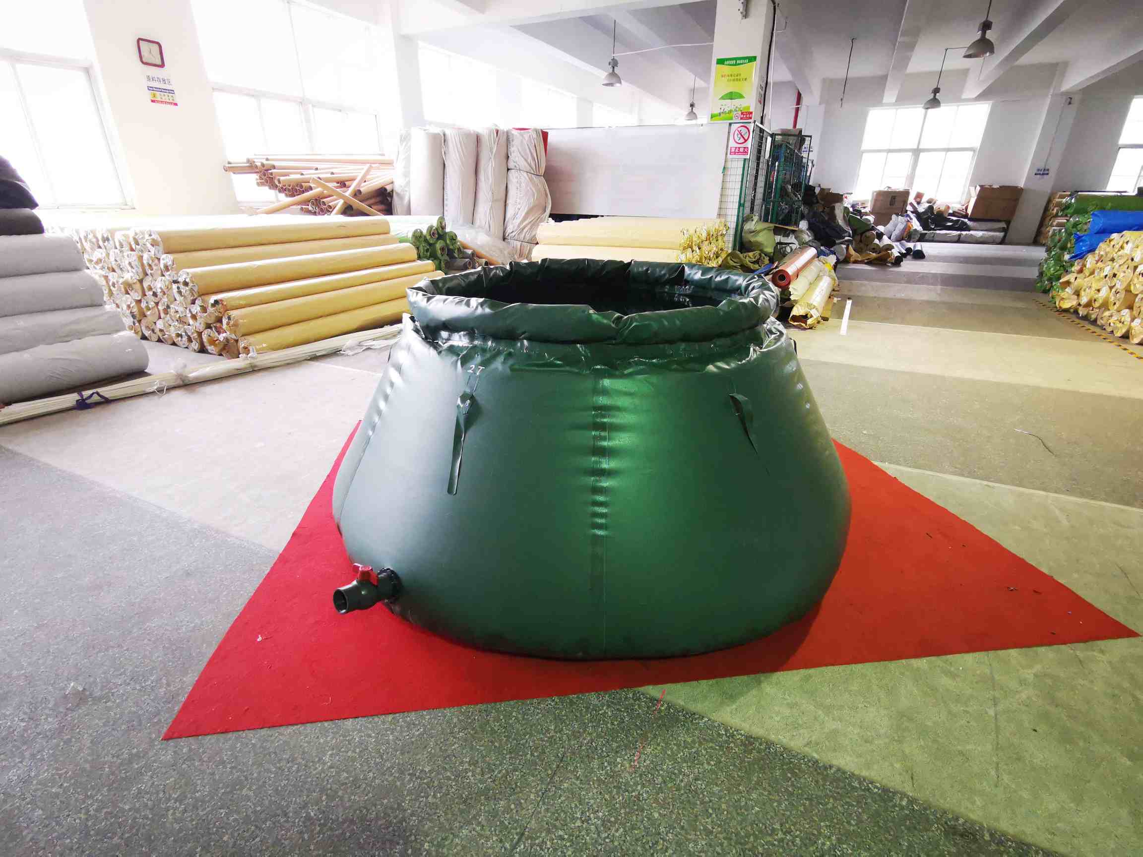 橡胶储水罐底下有没有孔洞_橡胶储水罐_储水罐的原理