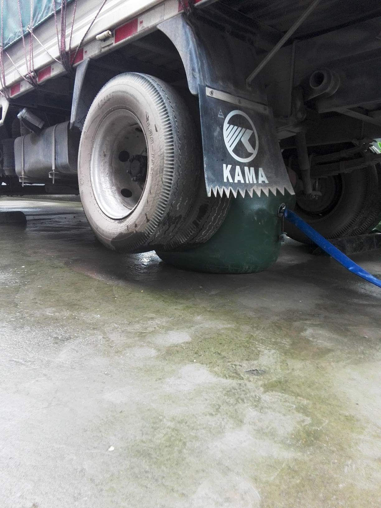 气囊式千斤顶怎么样_气囊式气动千斤顶_气动千斤顶原理