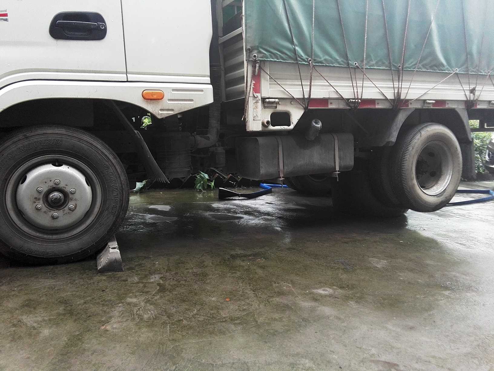 气动千斤顶什么牌子好_气动千斤顶_气动千斤顶换油视频